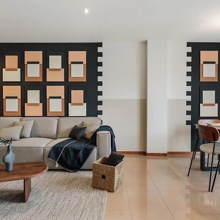 Kabatas - 3 Bedrooms And Patio In Eixample Dreta דירה *