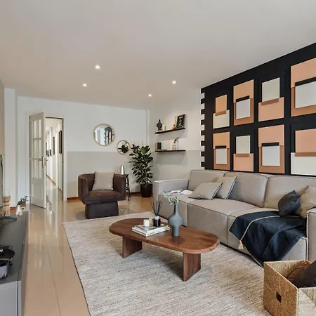 דירה Kabatas - 3 Bedrooms And Patio In Eixample Dreta