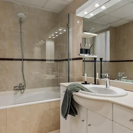 Kabatas - 3 Bedrooms And Patio In Eixample Dreta *