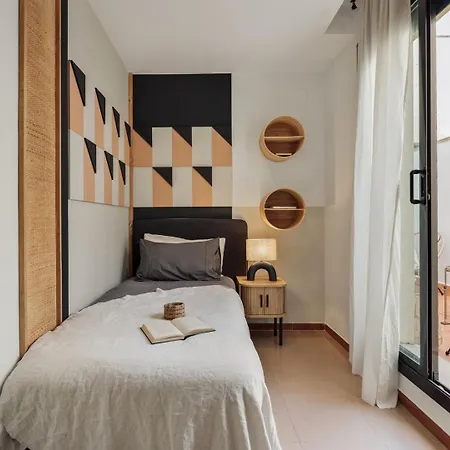 Kabatas - 3 Bedrooms And Patio In Eixample Dreta ברצלונה