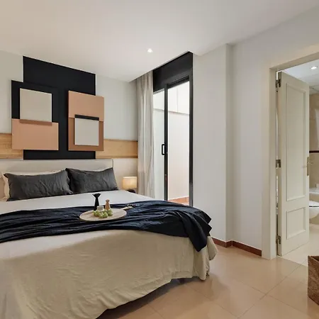 Kabatas - 3 Bedrooms And Patio In Eixample Dreta דירה ברצלונה