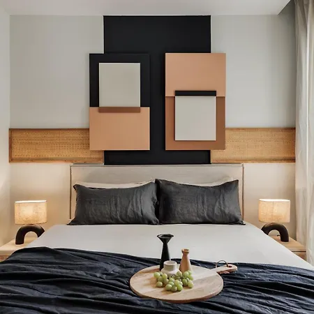Kabatas - 3 Bedrooms And Patio In Eixample Dreta דירה ברצלונה