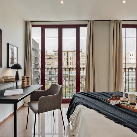 Kabatas - 3 Bedrooms And Patio In Eixample Dreta